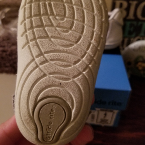 Stride Rote Shoes - Picture 3 of 3